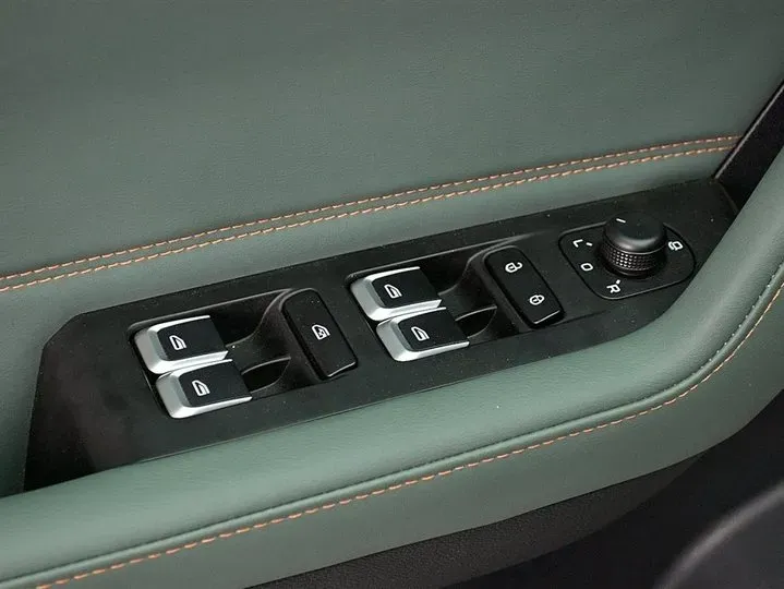 2023 Geely Okavango L 2.0T 218HP L4 7DCT,autocango,china used car exporter,china ev exporter,chinese used car exporter,chinese used ev exporter