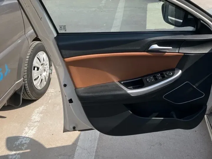 2016 Roewe e550 1.5L 109HP L4 2AT PHEV 12KWH,autocango,china used car exporter,china ev exporter,chinese used car exporter,chinese used ev exporter