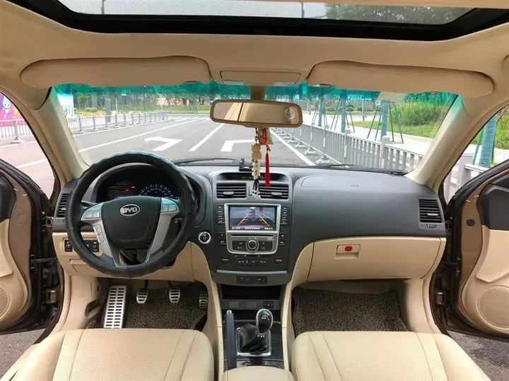 2013 BYD G6 2.0L 140HP L4 5MT,autocango,china used car exporter,china ev exporter,chinese used car exporter,chinese used ev exporter
