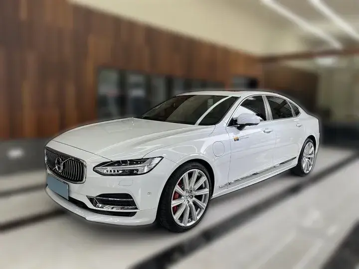 2019 Volvo S90 2.0T 320HP L4 8AT PHEV 10.1KWH