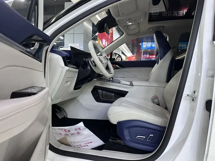 2022 Roewe Whale 2.0T 231HP L4 8AT,autocango,china used car exporter,china ev exporter,chinese used car exporter,chinese used ev exporter