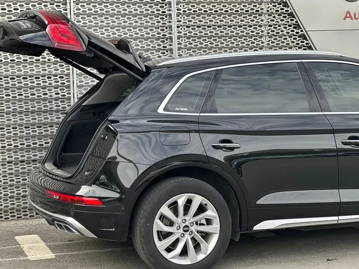 2021 Audi Q5L 2.0T 190HP L4 7DCT,autocango,china used car exporter,china ev exporter,chinese used car exporter,chinese used ev exporter