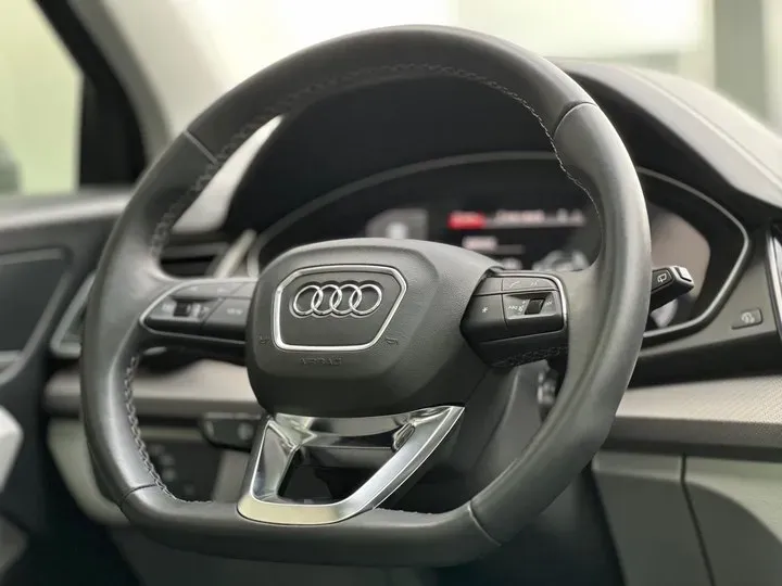 2021 Audi Q5L 2.0T 190HP L4 7DCT,autocango,china used car exporter,china ev exporter,chinese used car exporter,chinese used ev exporter