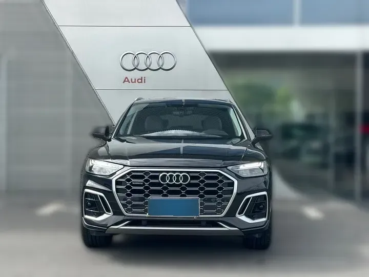 2021 Audi Q5L 2.0T 190HP L4 7DCT,autocango,china used car exporter,china ev exporter,chinese used car exporter,chinese used ev exporter