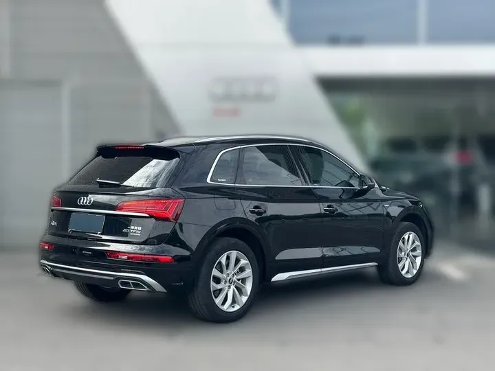 2021 Audi Q5L 2.0T 190HP L4 7DCT,autocango,china used car exporter,china ev exporter,chinese used car exporter,chinese used ev exporter