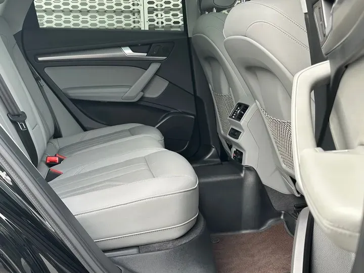 2021 Audi Q5L 2.0T 190HP L4 7DCT,autocango,china used car exporter,china ev exporter,chinese used car exporter,chinese used ev exporter