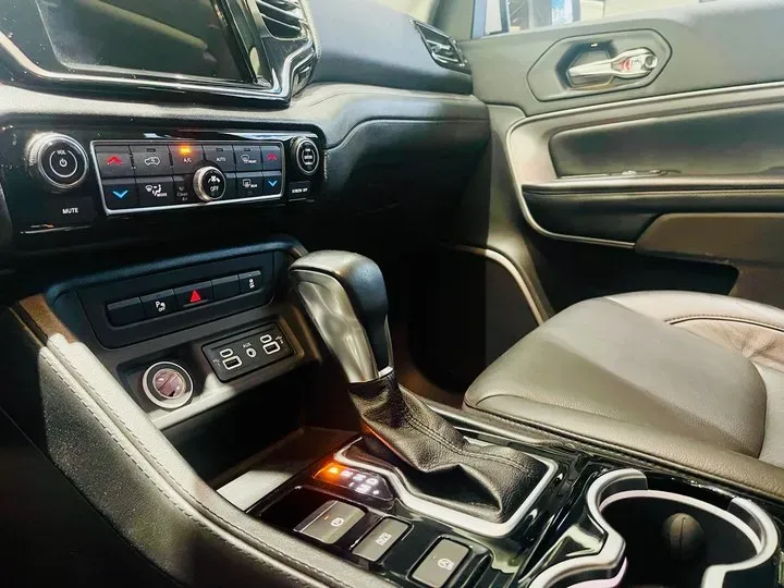 2018 Jeep Commander 2.0T 234HP L4 9AT,autocango,china used car exporter,china ev exporter,chinese used car exporter,chinese used ev exporter