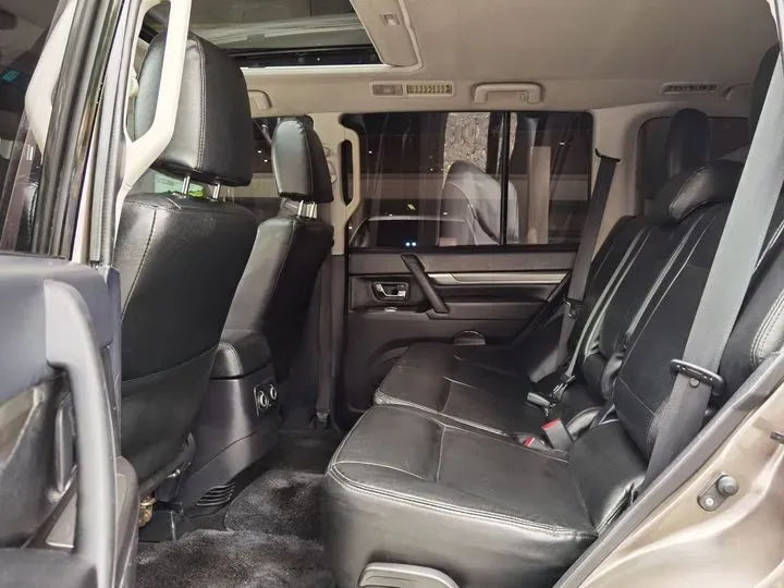 2010 Mitsubishi Pajero 3.0L 177HP V6 5AT,autocango,china used car exporter,china ev exporter,chinese used car exporter,chinese used ev exporter