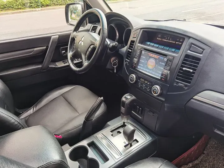 2010 Mitsubishi Pajero 3.0L 177HP V6 5AT,autocango,china used car exporter,china ev exporter,chinese used car exporter,chinese used ev exporter