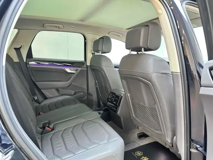 2021 Volkswagen Touareg 3.0T 340HP V6 8AT,autocango,china used car exporter,china ev exporter,chinese used car exporter,chinese used ev exporter