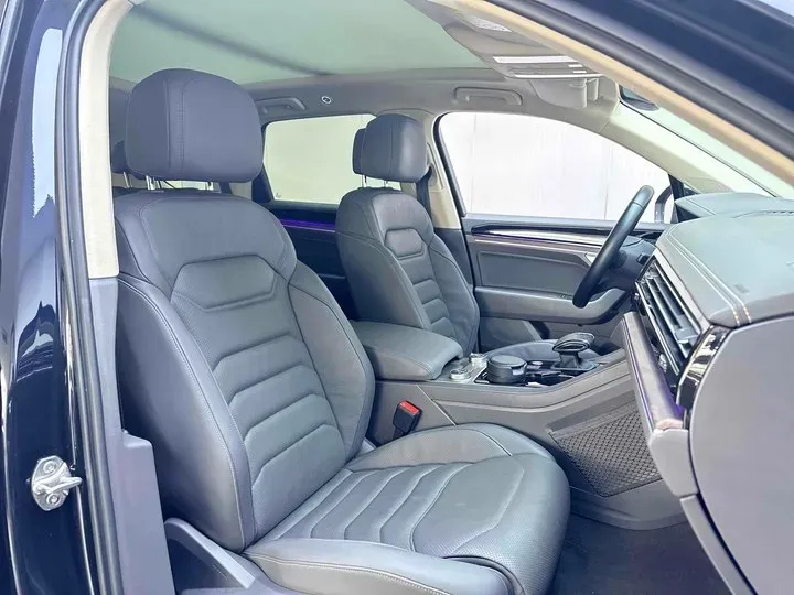 2021 Volkswagen Touareg 3.0T 340HP V6 8AT,autocango,china used car exporter,china ev exporter,chinese used car exporter,chinese used ev exporter