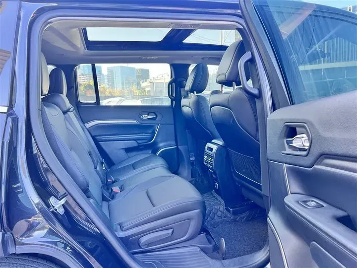 2018 Jeep Commander 2.0T 234HP L4 9AT,autocango,china used car exporter,china ev exporter,chinese used car exporter,chinese used ev exporter