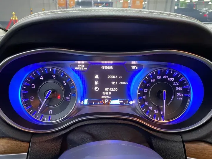 2016 Chrysler 300C 3.0L 234HP V6 8AT,autocango,china used car exporter,china ev exporter,chinese used car exporter,chinese used ev exporter