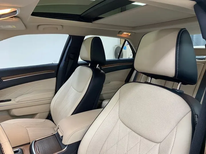 2016 Chrysler 300C 3.0L 234HP V6 8AT,autocango,china used car exporter,china ev exporter,chinese used car exporter,chinese used ev exporter