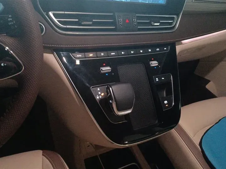 2023 Bestune M9 2.0T 252HP L4 8AT,autocango,china used car exporter,china ev exporter,chinese used car exporter,chinese used ev exporter