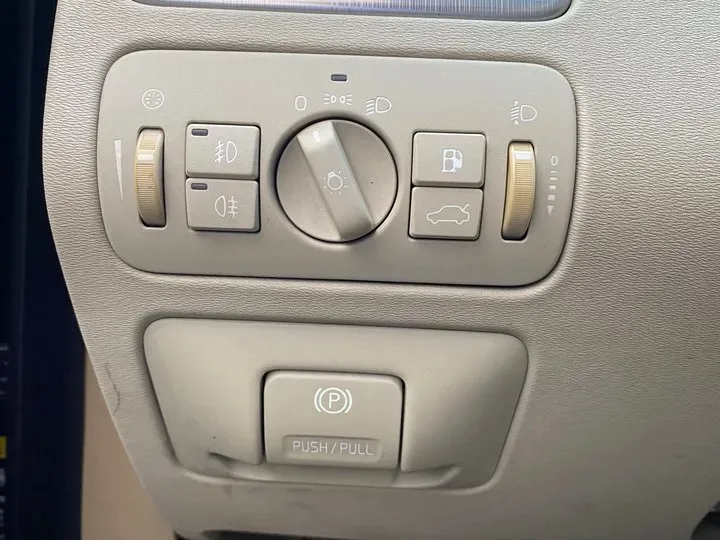 2009 Volvo S80L 2.5T 200HP L5 6AT,autocango,china used car exporter,china ev exporter,chinese used car exporter,chinese used ev exporter