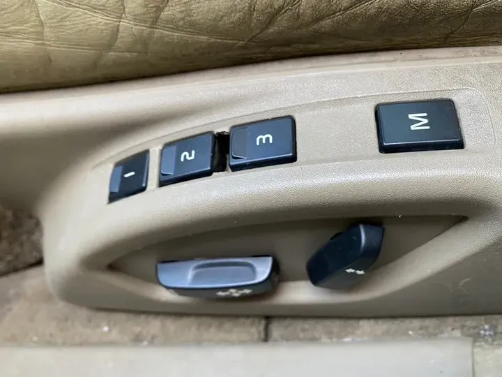 2009 Volvo S80L 2.5T 200HP L5 6AT,autocango,china used car exporter,china ev exporter,chinese used car exporter,chinese used ev exporter