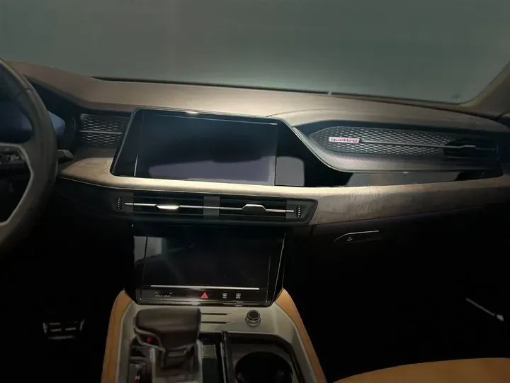 2023 Audi Q6 2.0T 265HP L4 7DCT,autocango,china used car exporter,china ev exporter,chinese used car exporter,chinese used ev exporter