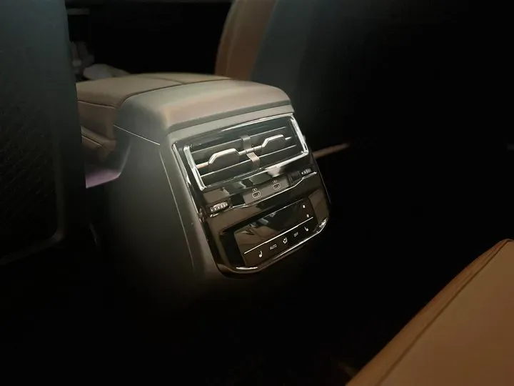 2023 Audi Q6 2.0T 265HP L4 7DCT,autocango,china used car exporter,china ev exporter,chinese used car exporter,chinese used ev exporter