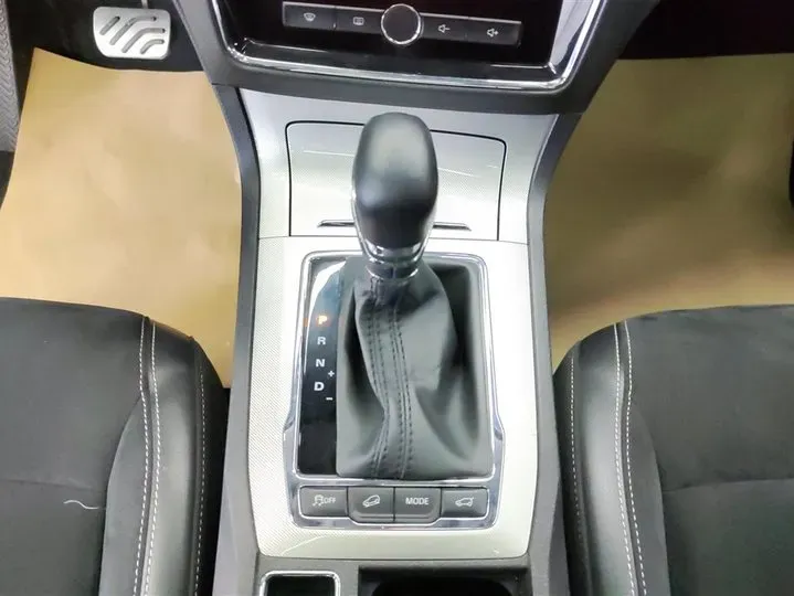 2017 Roewe RX5 1.5T 169HP L4 2AT PHEV 12KWH,autocango,china used car exporter,china ev exporter,chinese used car exporter,chinese used ev exporter