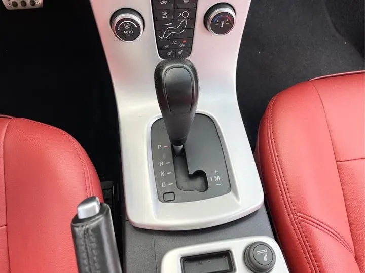 2013 Volvo C30 2.0L 145HP L4 6DCT,autocango,china used car exporter,china ev exporter,chinese used car exporter,chinese used ev exporter