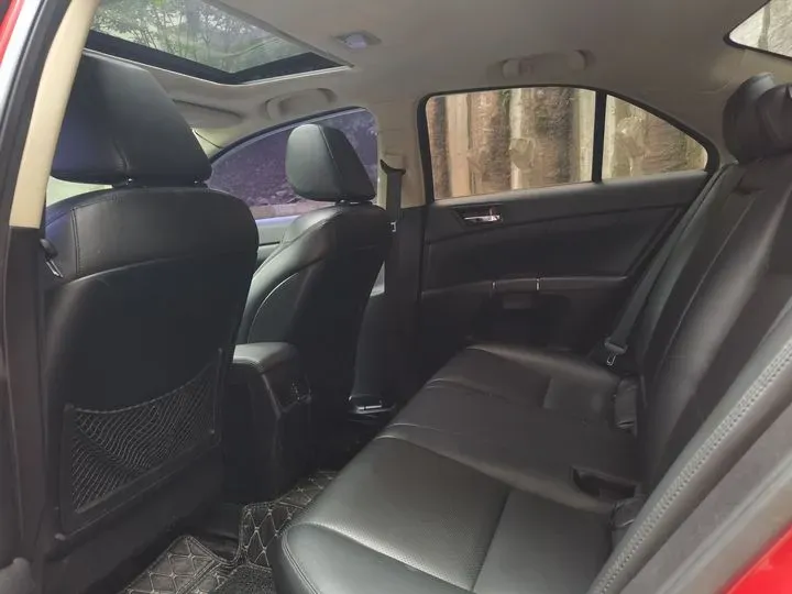 2010 Suzuki Kizashi 2.4L 178HP L4 CVT,autocango,china used car exporter,china ev exporter,chinese used car exporter,chinese used ev exporter