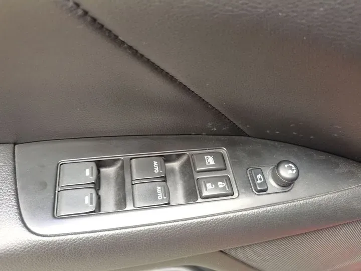 2010 Suzuki Kizashi 2.4L 178HP L4 CVT,autocango,china used car exporter,china ev exporter,chinese used car exporter,chinese used ev exporter