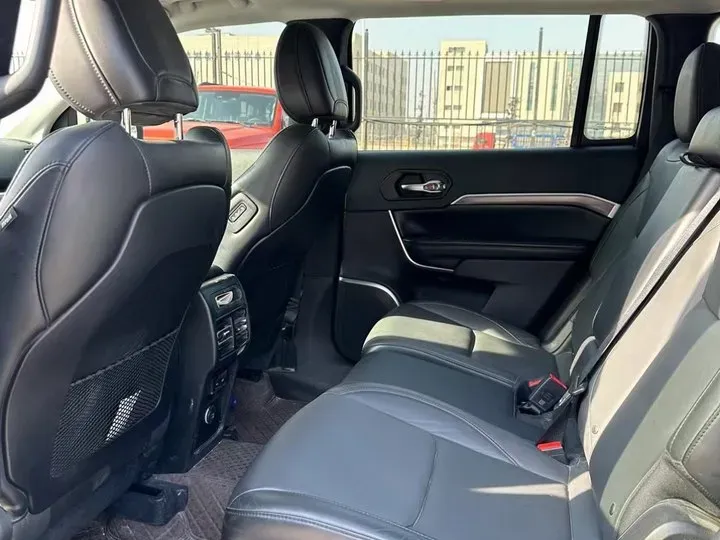 2018 Jeep Commander 2.0T 265HP L4 9AT,autocango,china used car exporter,china ev exporter,chinese used car exporter,chinese used ev exporter