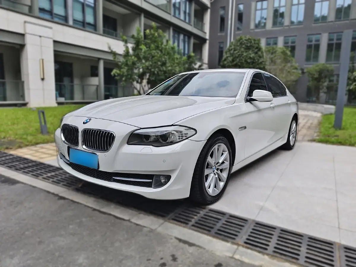 2012 BMW 5 Series 3.0L 258HP L6 8AT