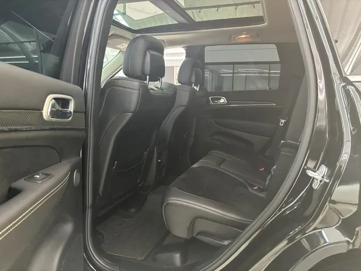 2012 Jeep Grand Cherokee SRT 6.4L 468HP V8 5AT,autocango,china used car exporter,china ev exporter,chinese used car exporter,chinese used ev exporter