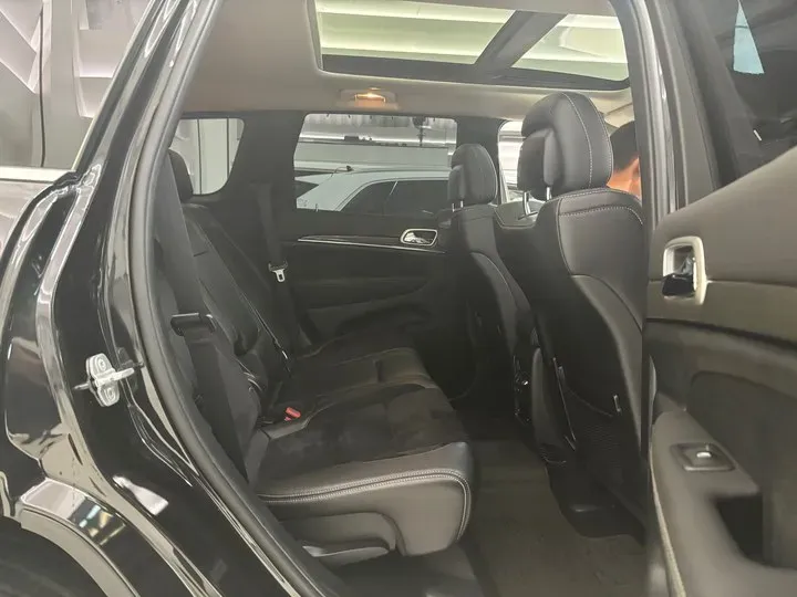 2012 Jeep Grand Cherokee SRT 6.4L 468HP V8 5AT,autocango,china used car exporter,china ev exporter,chinese used car exporter,chinese used ev exporter