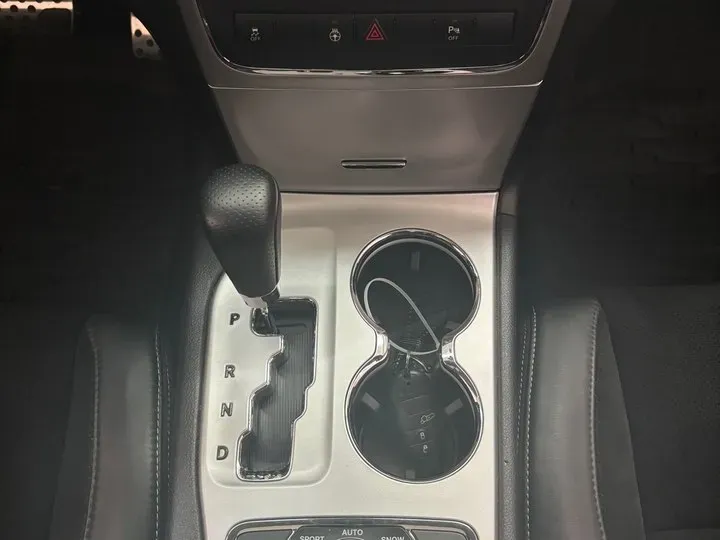 2012 Jeep Grand Cherokee SRT 6.4L 468HP V8 5AT,autocango,china used car exporter,china ev exporter,chinese used car exporter,chinese used ev exporter