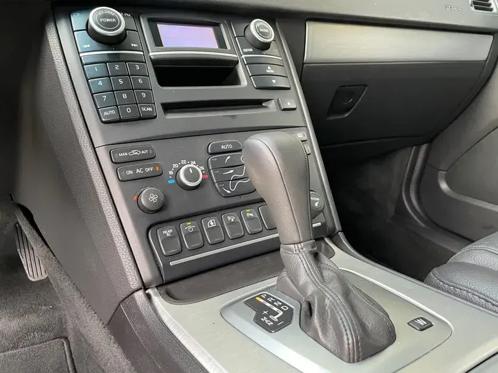 2014 Volvo XC Classic 2.5T 209HP L5 5AT,autocango,china used car exporter,china ev exporter,chinese used car exporter,chinese used ev exporter