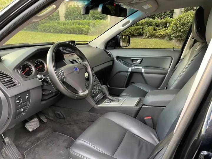 2014 Volvo XC Classic 2.5T 209HP L5 5AT,autocango,china used car exporter,china ev exporter,chinese used car exporter,chinese used ev exporter