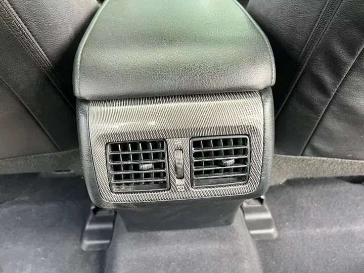 2015 Toyota Camry 2.0L 167HP L4 6AT,autocango,china used car exporter,china ev exporter,chinese used car exporter,chinese used ev exporter