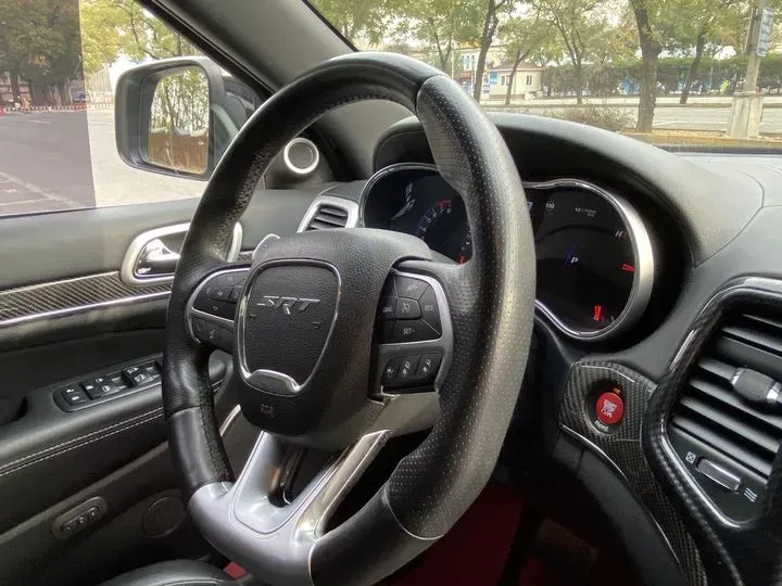 2014 Jeep Grand Cherokee SRT 6.4L 468HP V8 8AT,autocango,china used car exporter,china ev exporter,chinese used car exporter,chinese used ev exporter