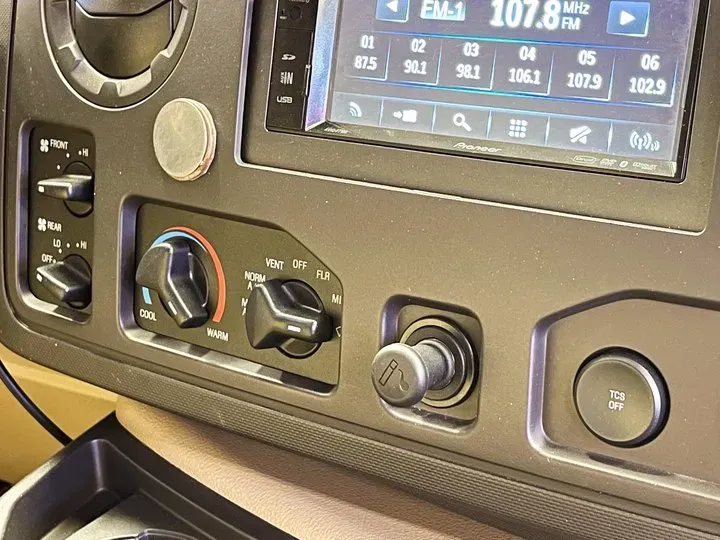 2011 Ford E350 5.4L 258HP V8 5AT,autocango,china used car exporter,china ev exporter,chinese used car exporter,chinese used ev exporter