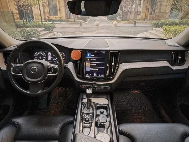 2020 Volvo XC60 2.0T 254HP L4 8AT,autocango,china used car exporter,china ev exporter,chinese used car exporter,chinese used ev exporter