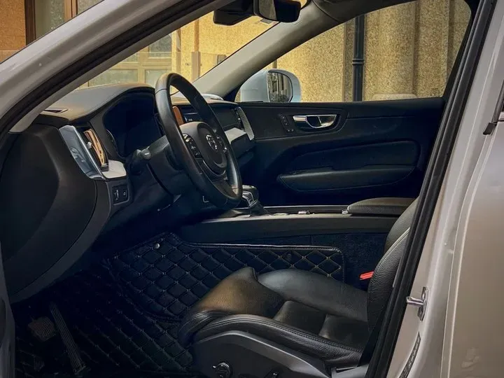 2020 Volvo XC60 2.0T 254HP L4 8AT,autocango,china used car exporter,china ev exporter,chinese used car exporter,chinese used ev exporter