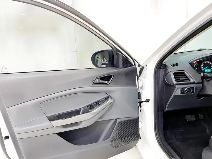 2017 Ford Escort 1.5L 113HP L4 6AT,autocango,china used car exporter,china ev exporter,chinese used car exporter,chinese used ev exporter