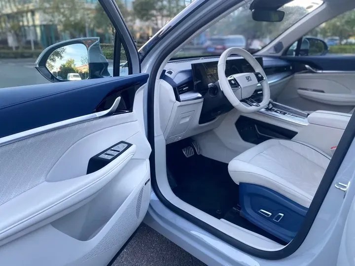 2022 Roewe Whale 2.0T 231HP L4 8AT,autocango,china used car exporter,china ev exporter,chinese used car exporter,chinese used ev exporter