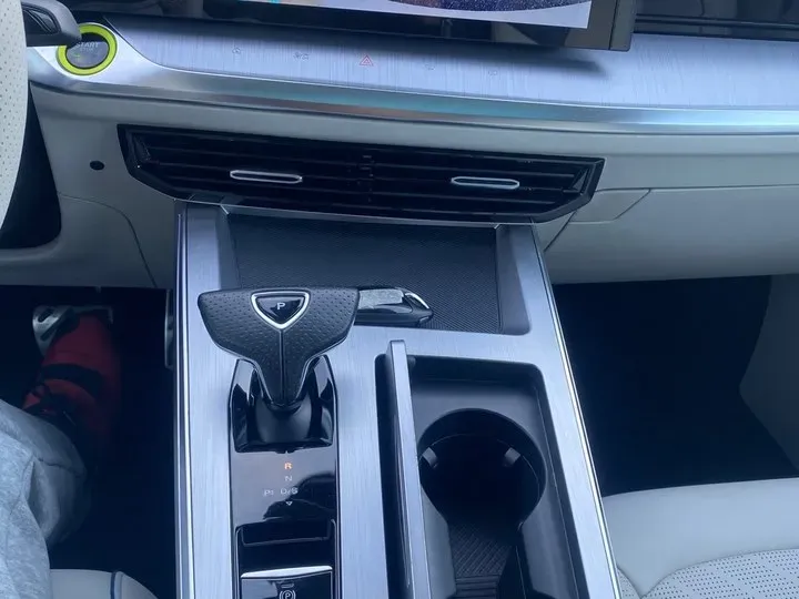 2022 Roewe Whale 2.0T 231HP L4 8AT,autocango,china used car exporter,china ev exporter,chinese used car exporter,chinese used ev exporter