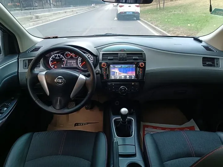 2011 Nissan Tiida 1.6T 190HP L4 6MT,autocango,china used car exporter,china ev exporter,chinese used car exporter,chinese used ev exporter