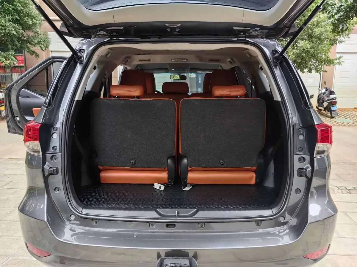 2016 Toyota Fortuner 2.7L 163HP L4 6AT,autocango,china used car exporter,china ev exporter,chinese used car exporter,chinese used ev exporter