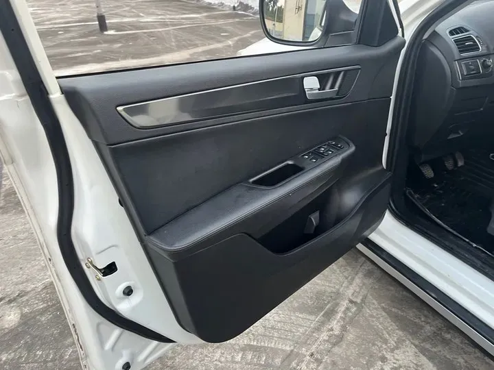 2014 Brilliance Auto V5 1.5T 150HP L4 5MT,autocango,china used car exporter,china ev exporter,chinese used car exporter,chinese used ev exporter