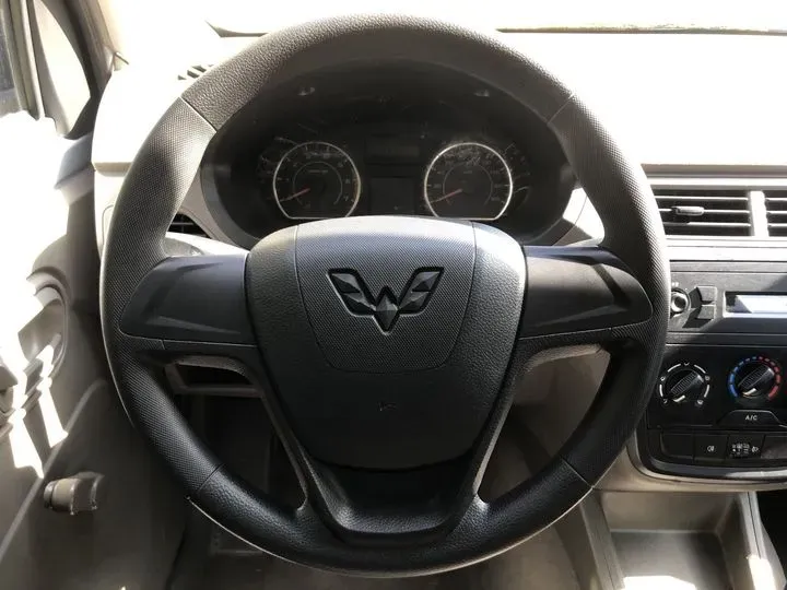 2017 WuLing ZhiGuang V 1.2L 82HP L4 5MT,autocango,china used car exporter,china ev exporter,chinese used car exporter,chinese used ev exporter