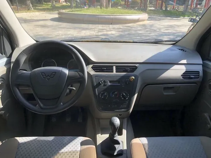 2017 WuLing ZhiGuang V 1.2L 82HP L4 5MT,autocango,china used car exporter,china ev exporter,chinese used car exporter,chinese used ev exporter