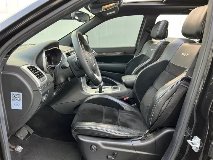 2014 Jeep Grand Cherokee SRT 6.4L 468HP V8 8AT,autocango,china used car exporter,china ev exporter,chinese used car exporter,chinese used ev exporter