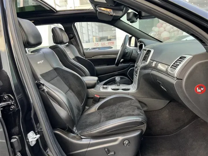 2014 Jeep Grand Cherokee SRT 6.4L 468HP V8 8AT,autocango,china used car exporter,china ev exporter,chinese used car exporter,chinese used ev exporter