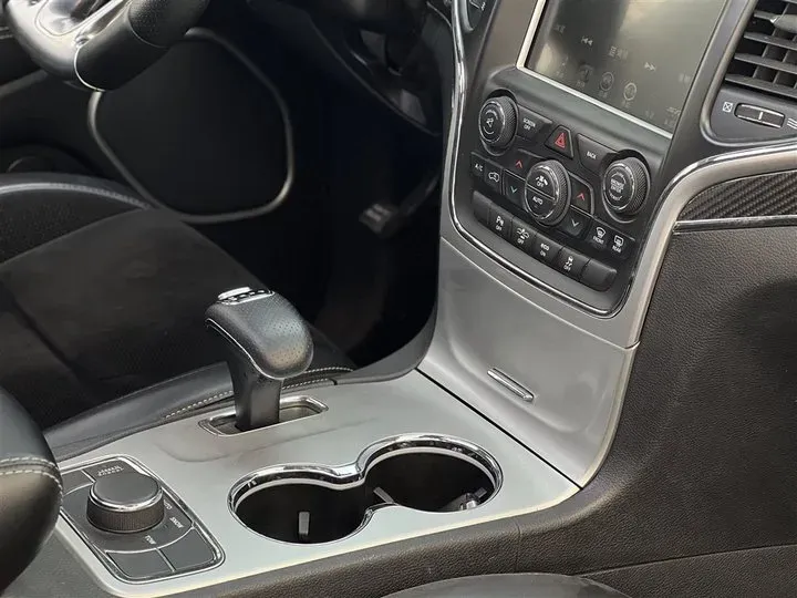 2014 Jeep Grand Cherokee SRT 6.4L 468HP V8 8AT,autocango,china used car exporter,china ev exporter,chinese used car exporter,chinese used ev exporter